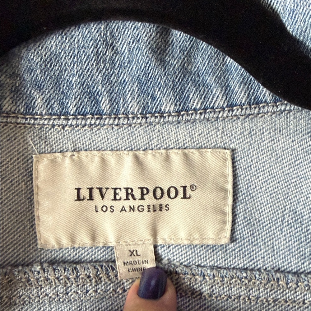 Denim Jacket with Floral hand sewn patches - Picture 5 of 5